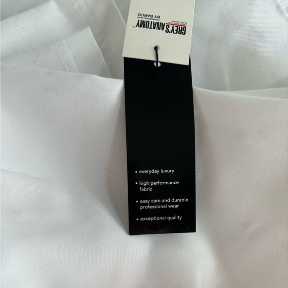 NWT Women’s White Lab Coat with organizer - Picture 5 of 6